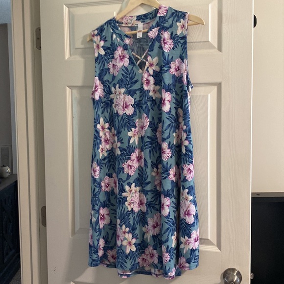 Sleeveless tropical print dress with pockets! - Picture 8 of 8